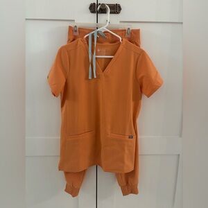 Figs Shaka Orange set Small petite